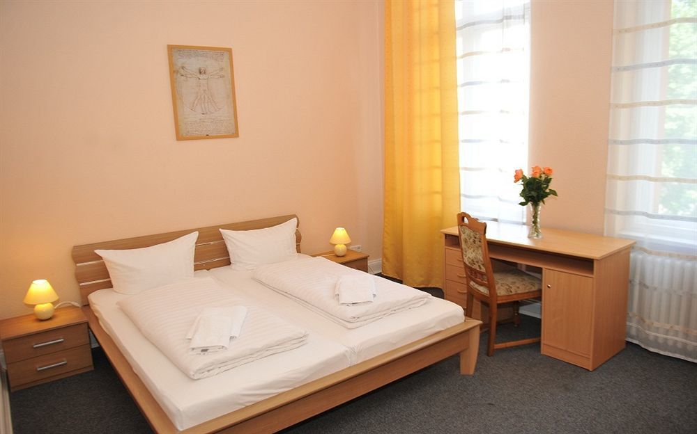 Hotel De Ela 2*