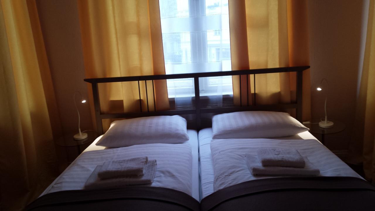 De Ela 2* Berlino